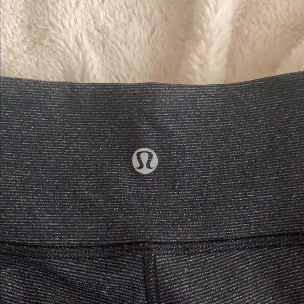 Size 6 lululemon crop leggings